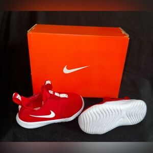7C Nike Flex Runner Sneaker